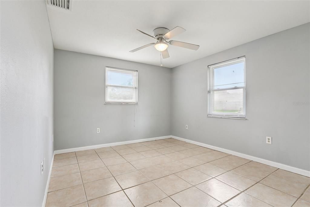 Empty room, Interior