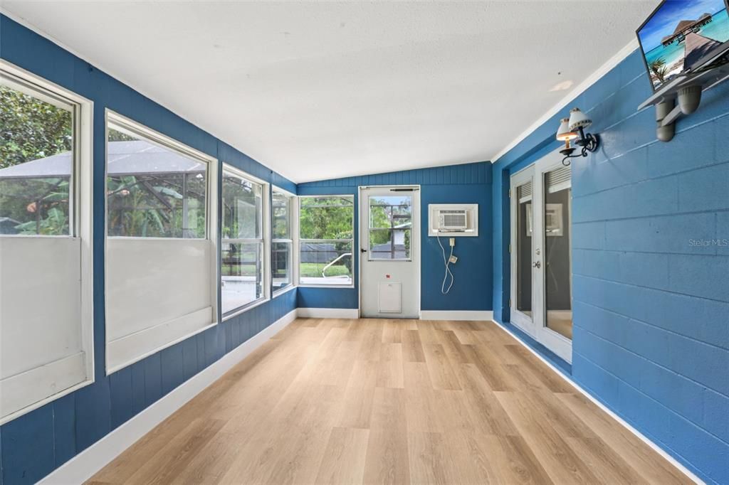 Empty room, Interior, Sun Room, Wood Texture Flooring
