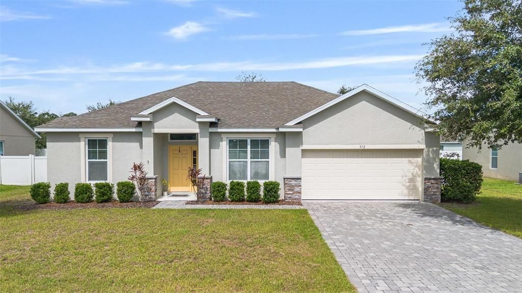 Attached, Exterior, Facade, Ranch