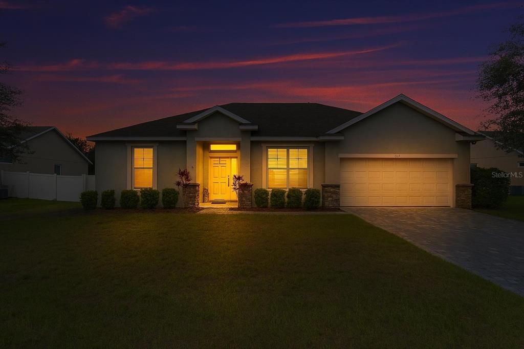 Attached, Exterior, Facade, Ranch