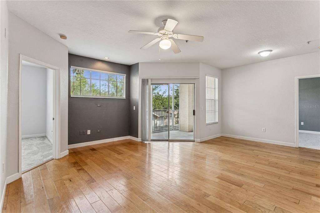 Empty room, Interior, Recessed Lighting, Wood Texture Flooring