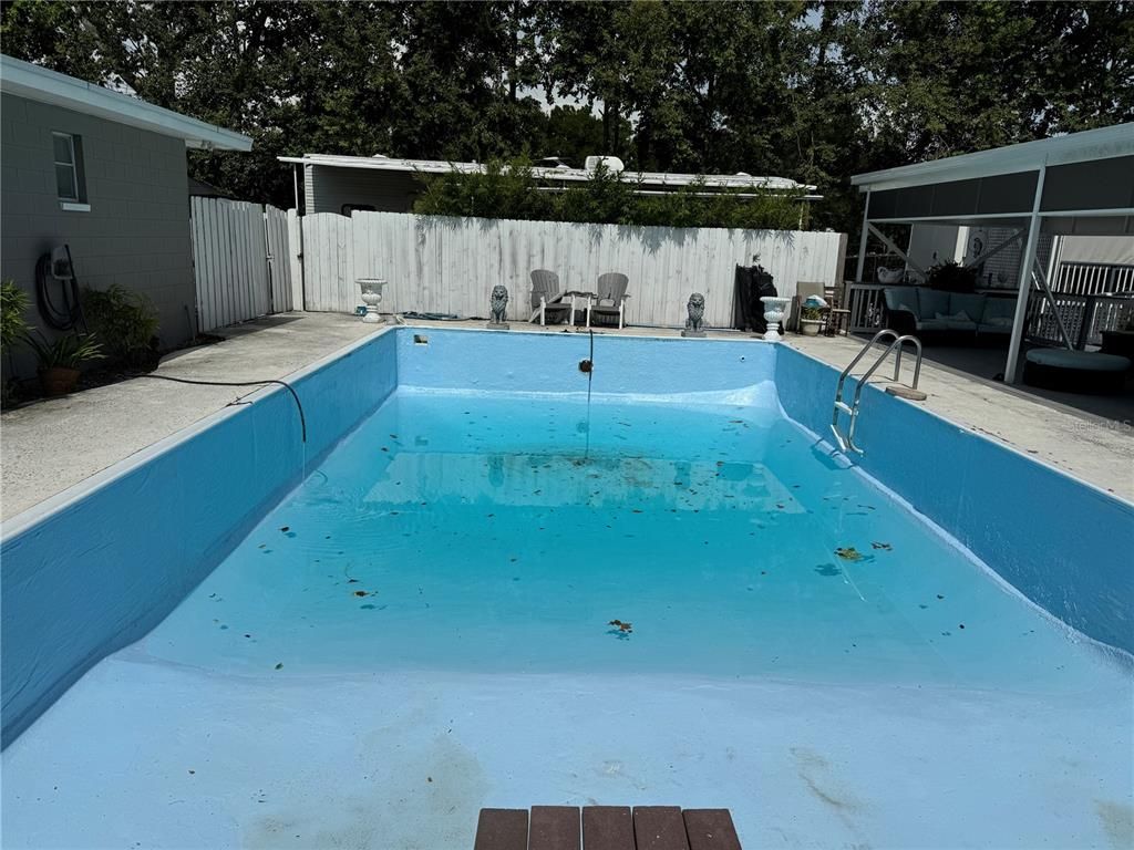 Exterior, Pool