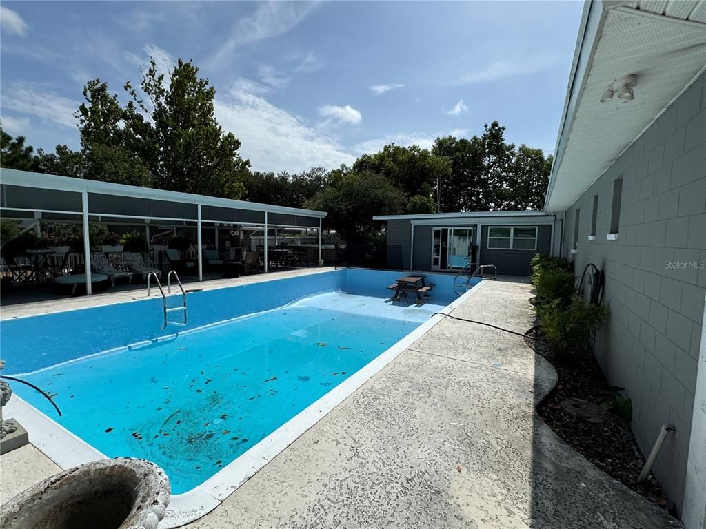 Exterior, Pool