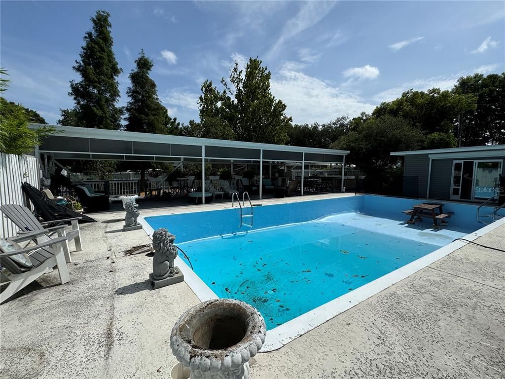 Exterior, Pool