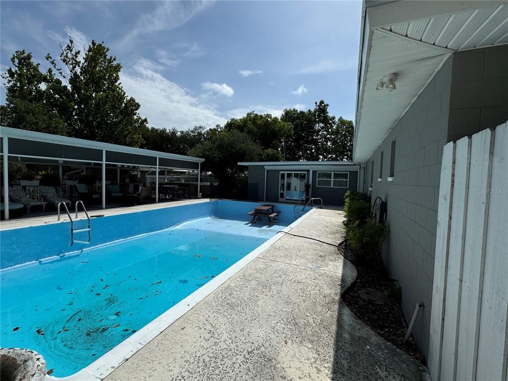 Exterior, Pool