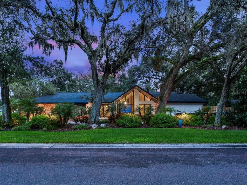 Exterior, Facade, Ranch