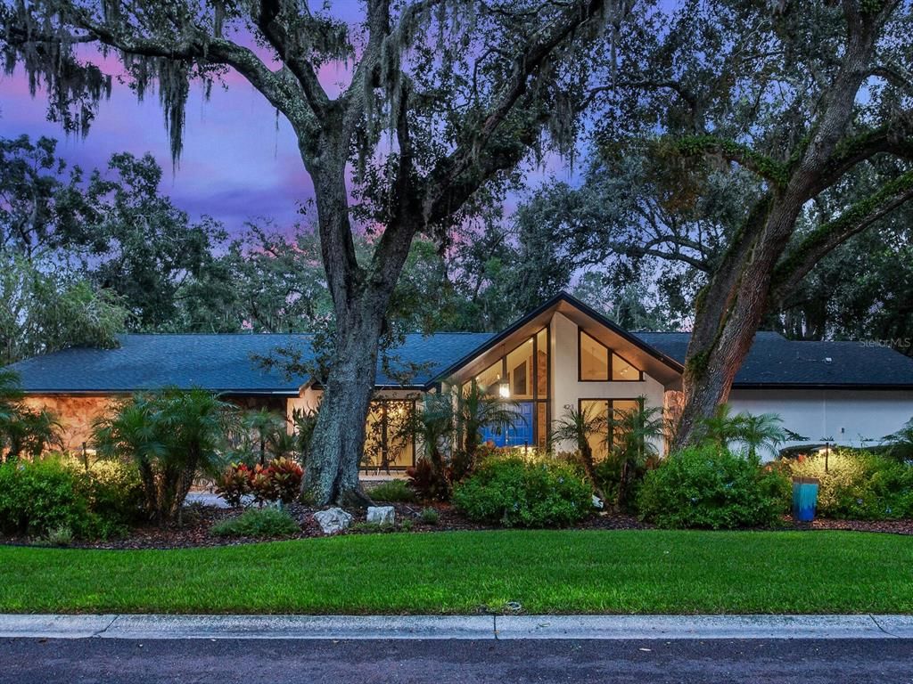 Exterior, Facade, Ranch