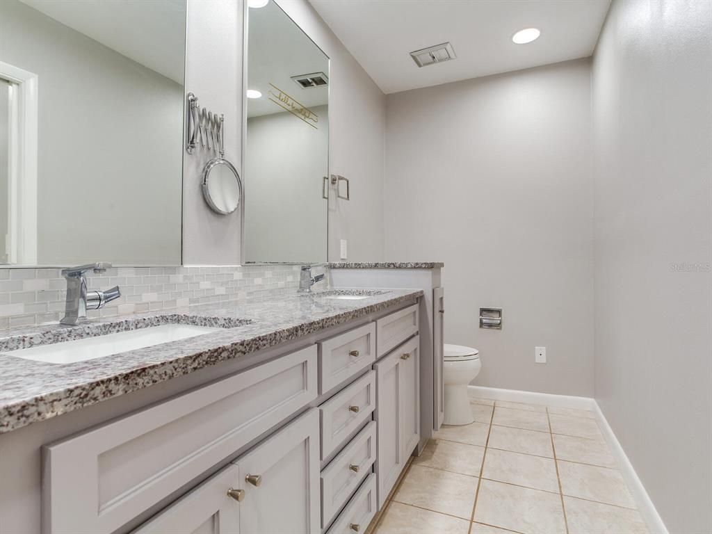 Bathroom, Dual Sink Vanities, Interior, Recessed Lighting