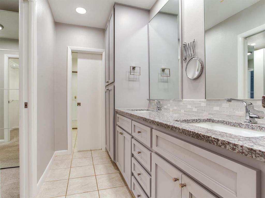 Bathroom, Dual Sink Vanities, Interior, Recessed Lighting