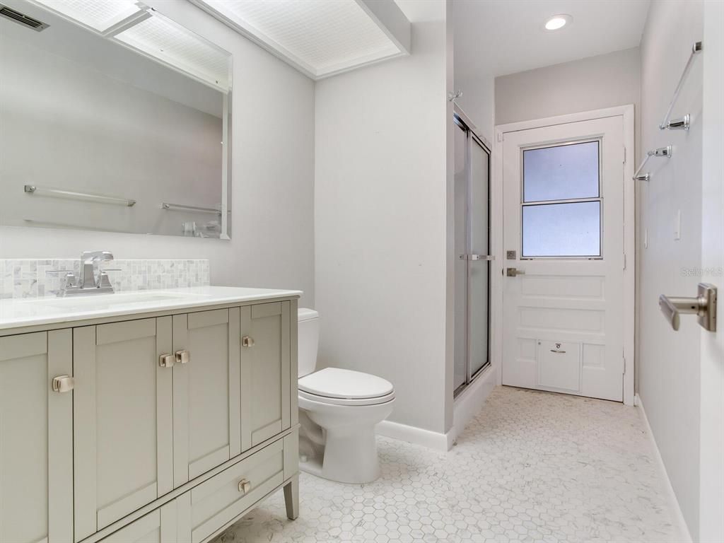 Bathroom, Interior, Recessed Lighting