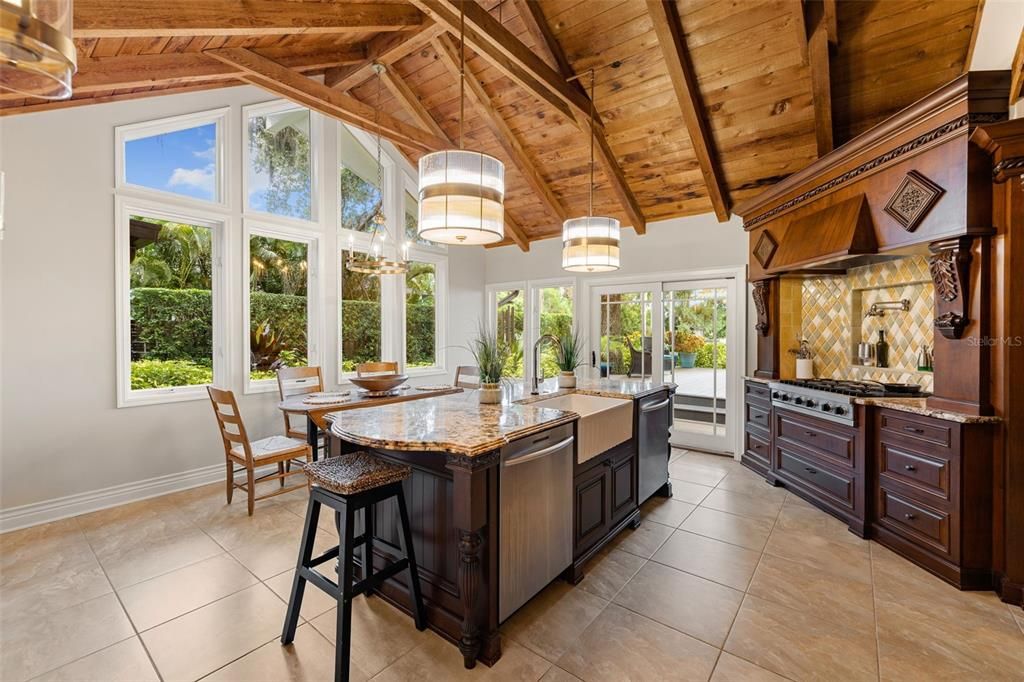 Dining room, Interior, Kitchen, Pendant Lights, Wooden Beams, Wooden Ceilings