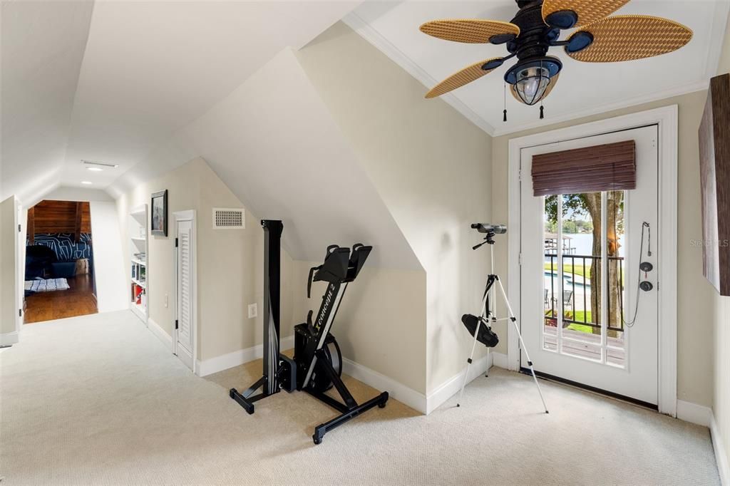 Fitness Equipment, Interior, Recessed Lighting, Wood Texture Flooring