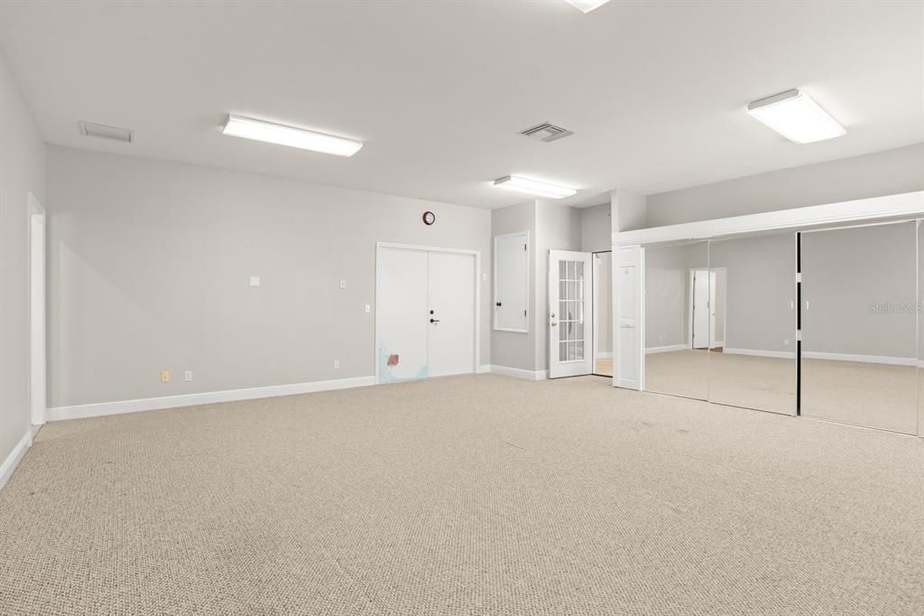 Empty room, Interior