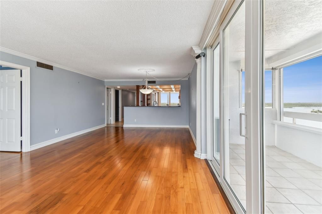 Empty room, Interior, Pendant Lights, Water, Wood Texture Flooring