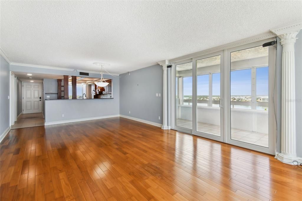 Empty room, Interior, Recessed Lighting, Wood Texture Flooring