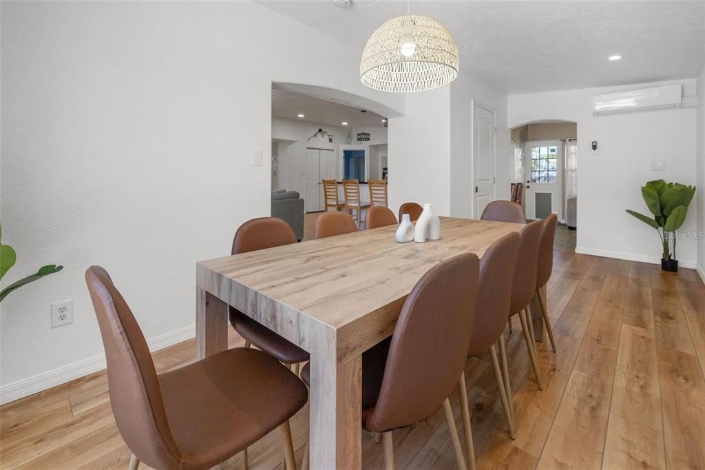 Chandelier, Dining room, Interior, Recessed Lighting, Wood Texture Flooring