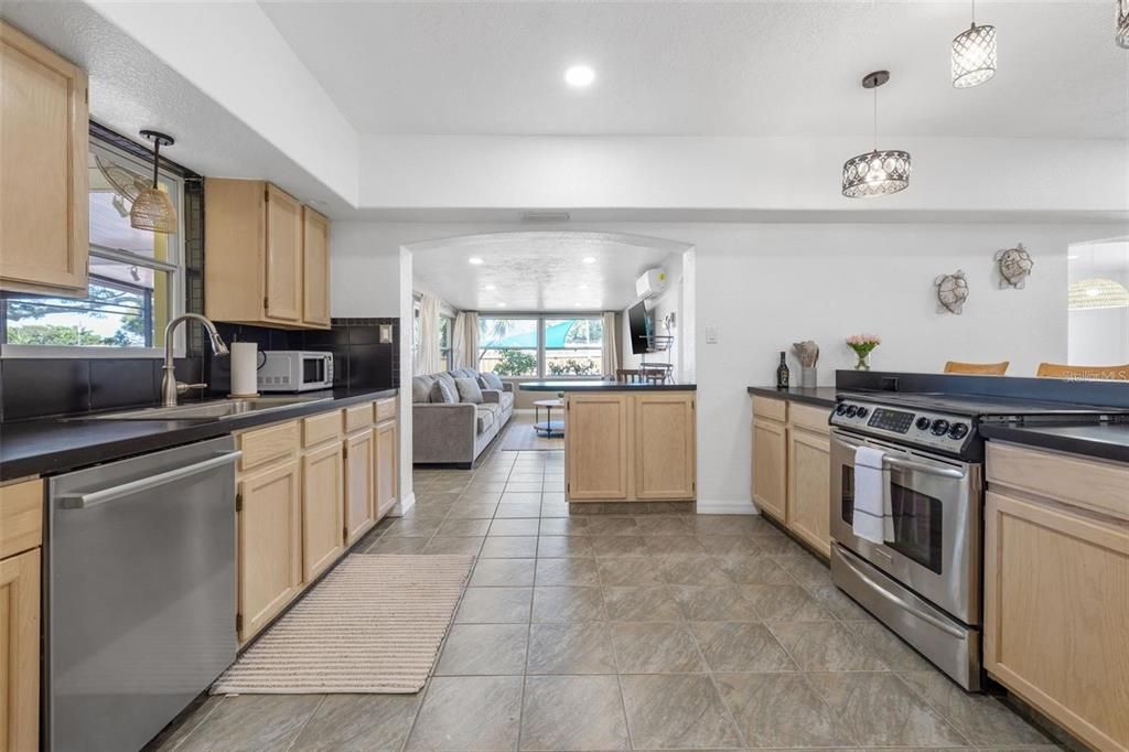 Interior, Kitchen, Living room, Pendant Lights, Recessed Lighting, Stainless Steel Appliances