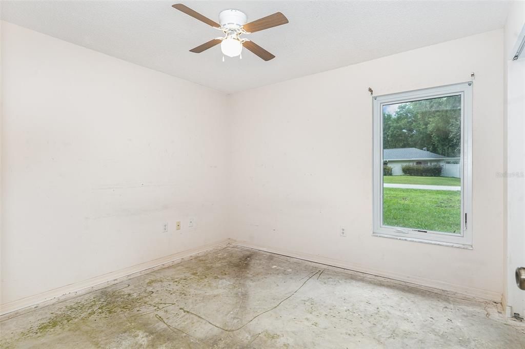 Empty room, Interior