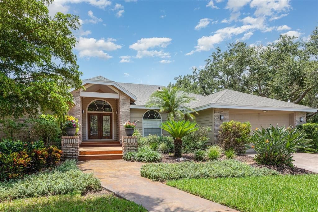 Attached, Exterior, Facade, Ranch