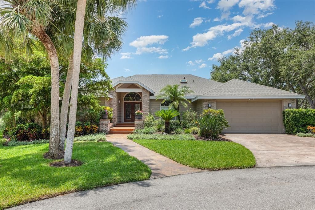 Attached, Exterior, Facade, Ranch
