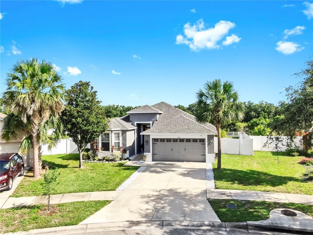 Attached, Exterior, Facade, Ranch