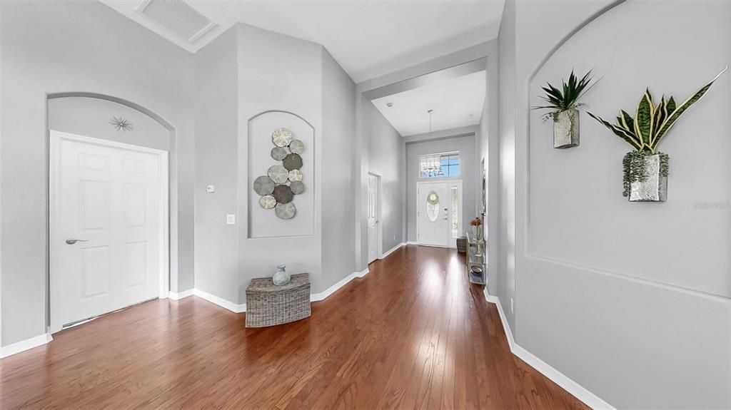 Interior, Pendant Lights, Wood Texture Flooring