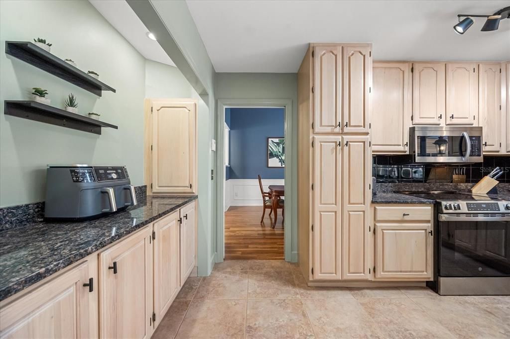 Dining room, Interior, Kitchen, Recessed Lighting, Wood Texture Flooring