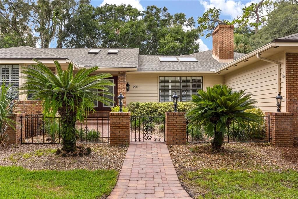 Exterior, Facade, Brick Facade, Ranch
