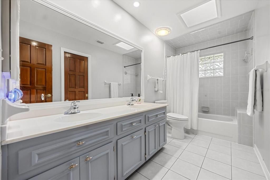 Bathroom, Dual Sink Vanities, Interior, Recessed Lighting
