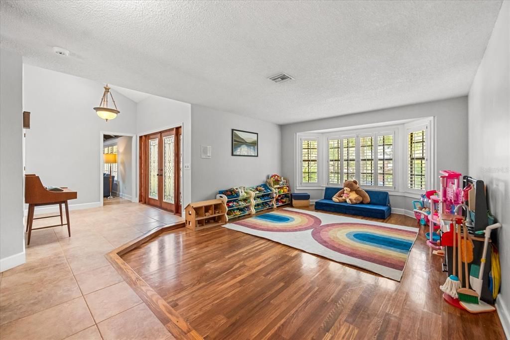 Interior, Living room, Pendant Lights, Wood Texture Flooring