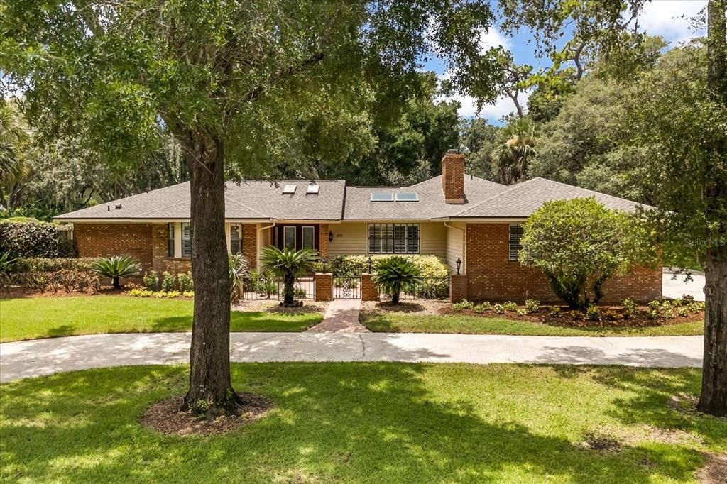 Backyard, Exterior, Facade, Brick Facade, Ranch
