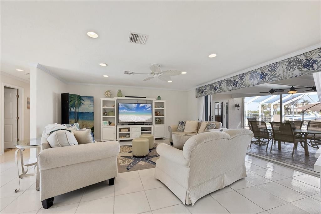 Dining room, Interior, Living room, Recessed Lighting