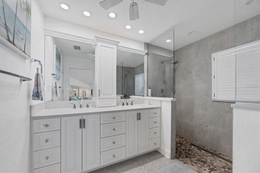 Bathroom, Dual Sink Vanities, Interior, Recessed Lighting