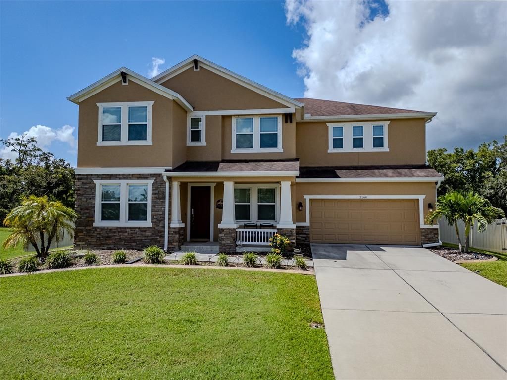 Attached, Exterior, Facade, American Craftsman