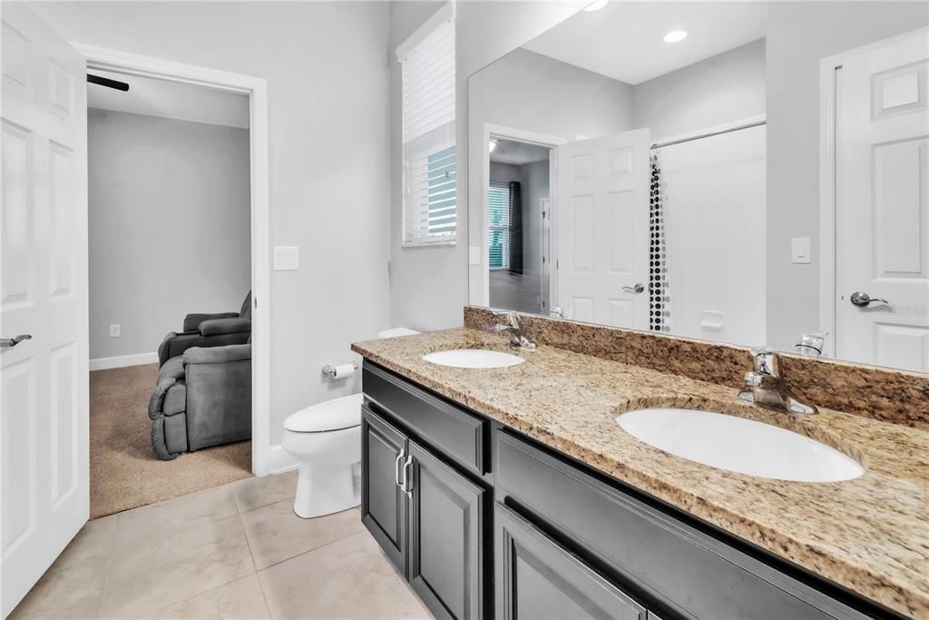 Bathroom, Dual Sink Vanities, Interior, Recessed Lighting