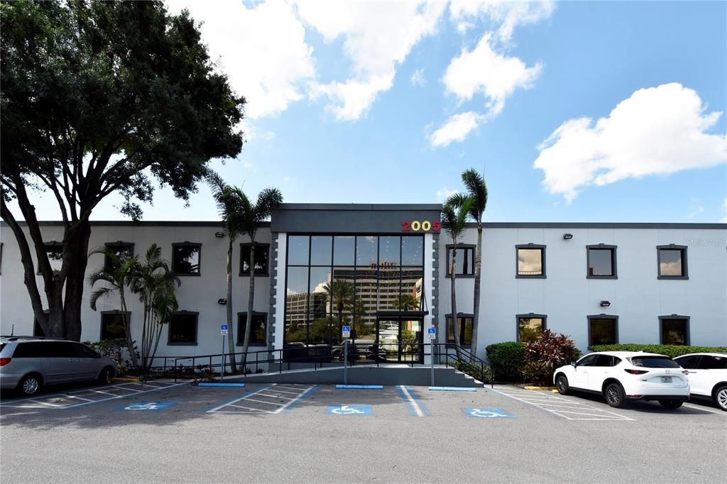 Exterior, Facade, Modern