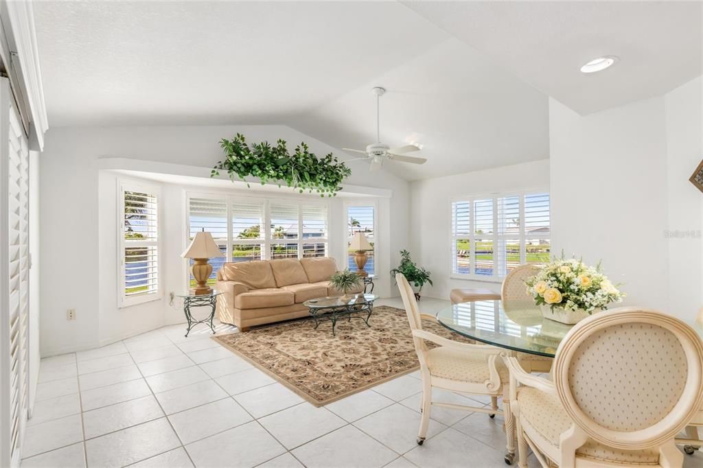 Dining room, Interior, Living room, Recessed Lighting