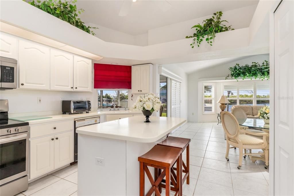Dining room, Interior, Kitchen, Stainless Steel Appliances