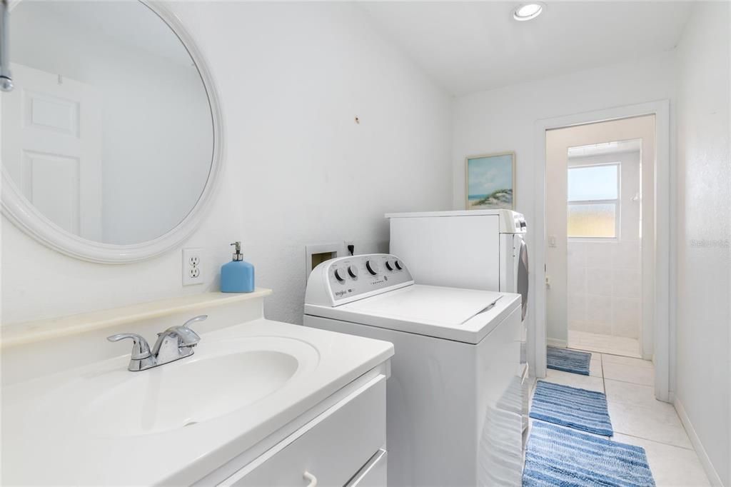 Bathroom, Interior, Recessed Lighting, Washer