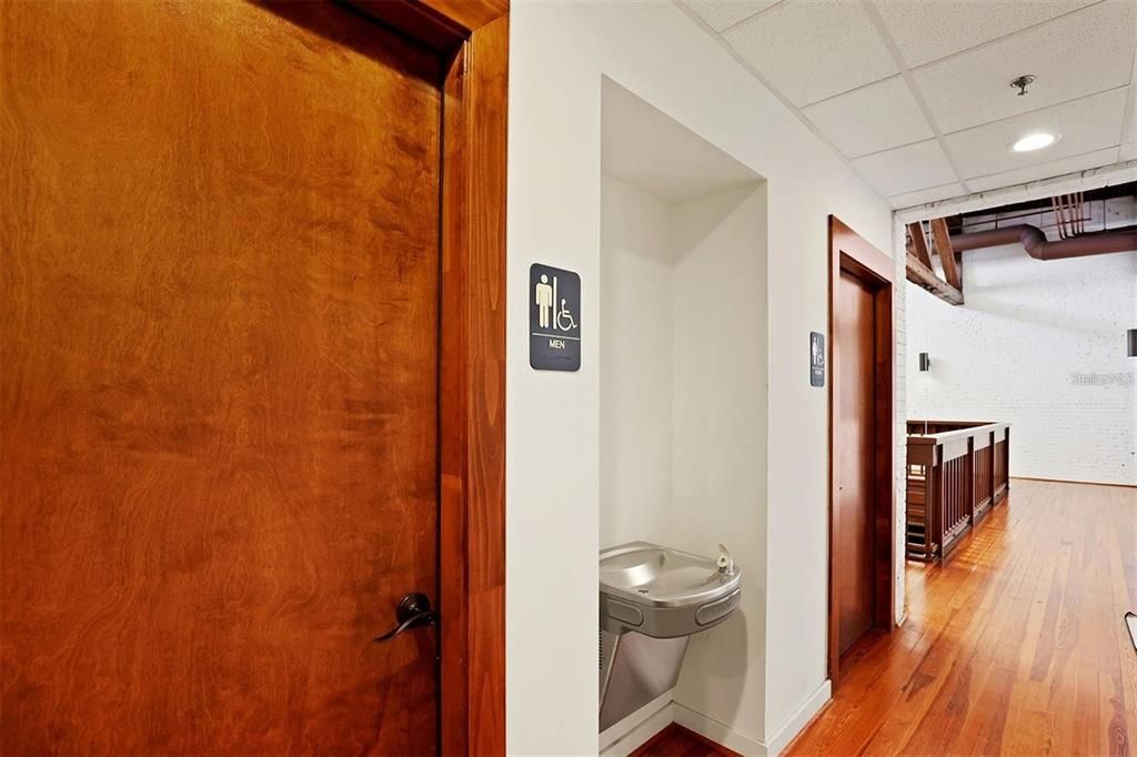 Interior, Recessed Lighting, Washer, Wood Texture Flooring