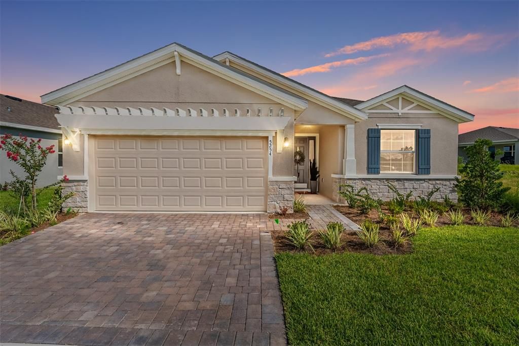 Attached, Exterior, Facade, American Craftsman