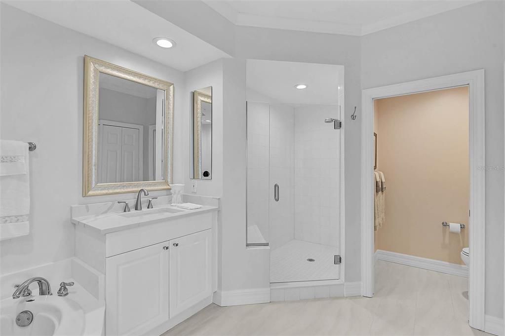 Bathroom, Dual Sink Vanities, Interior, Recessed Lighting