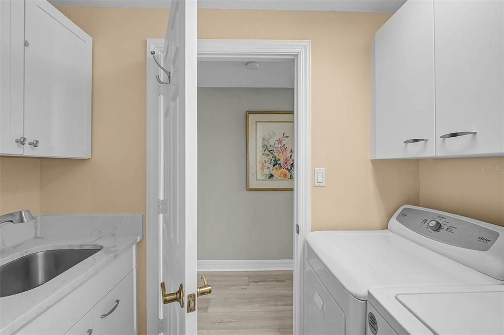 Interior, Washer, Wood Texture Flooring