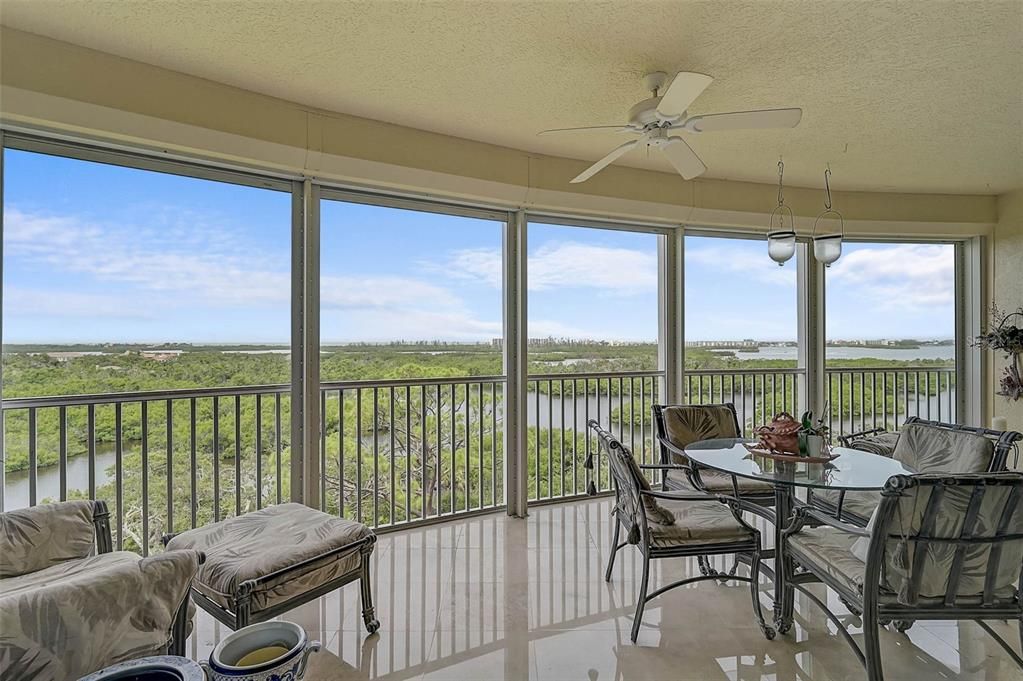 Dining room, Interior, Sun Room, Water