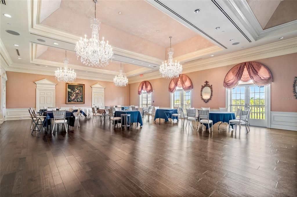 Chandelier, Dining room, Interior, Living room, Recessed Lighting, Wood Texture Flooring