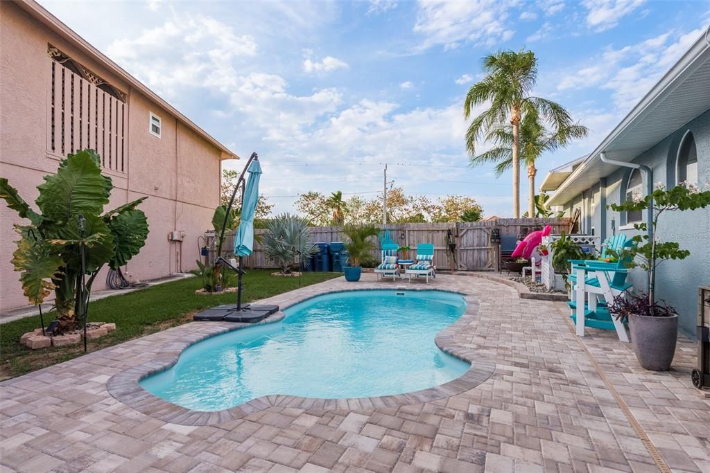 Exterior, Pool