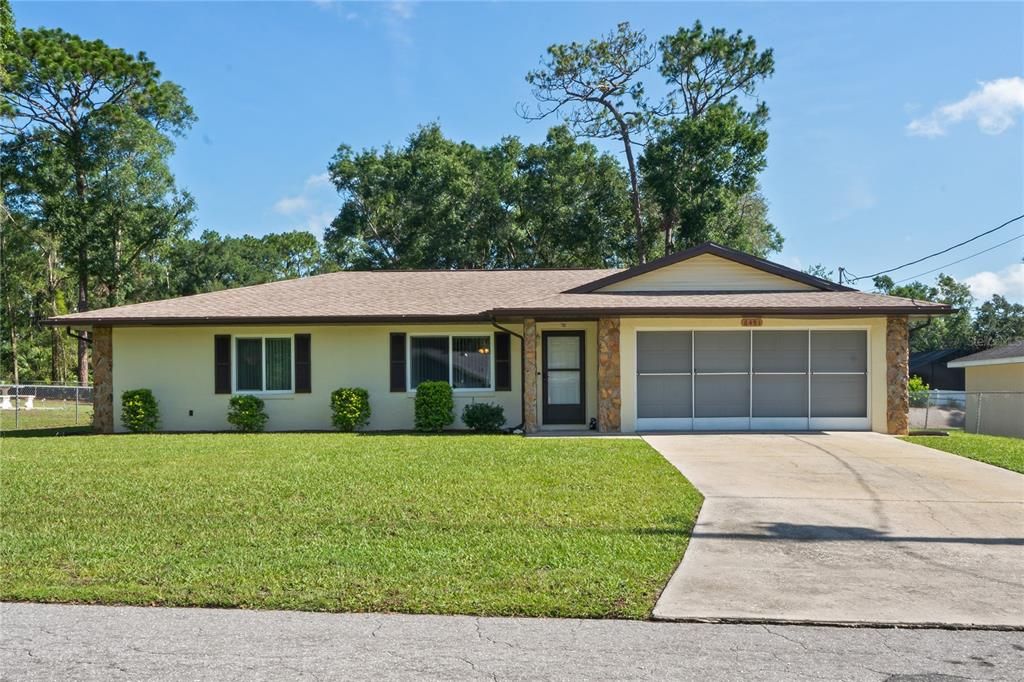 Attached, Exterior, Facade, Ranch