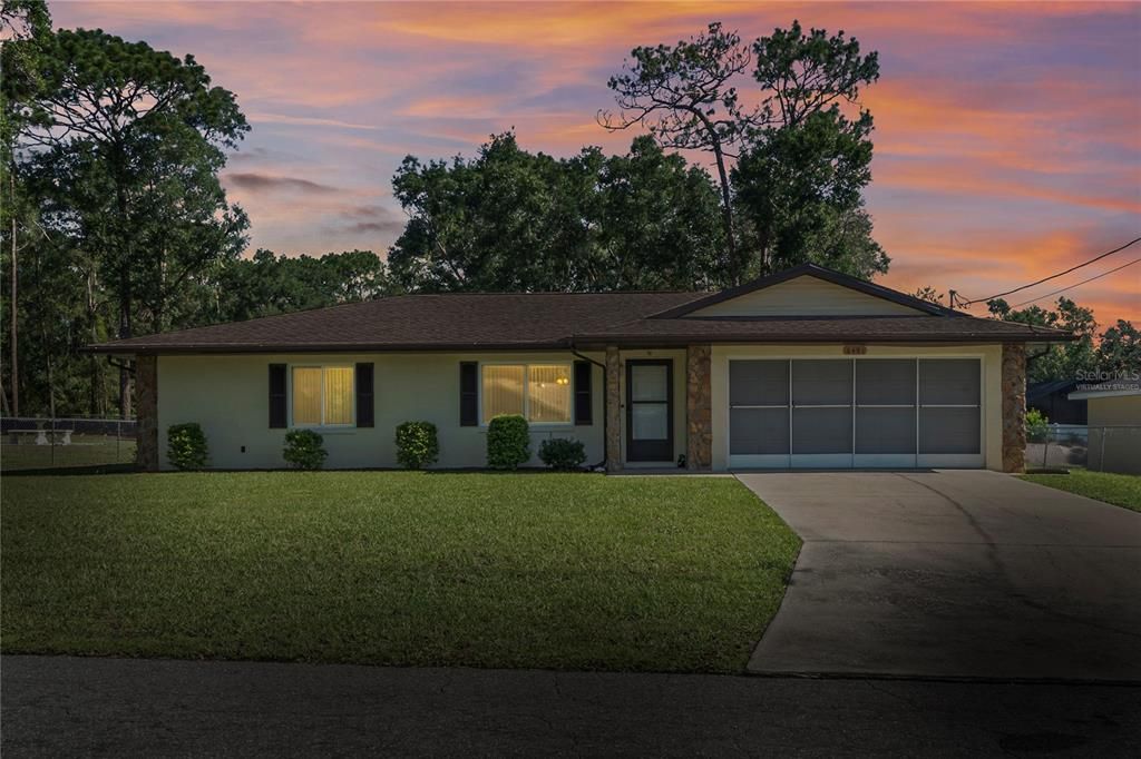 Attached, Exterior, Facade, Ranch