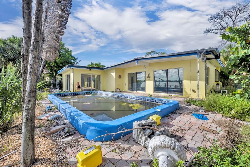 Exterior, Pool