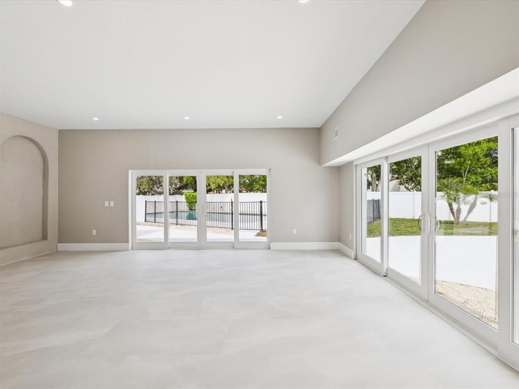 Empty room, Interior, Recessed Lighting